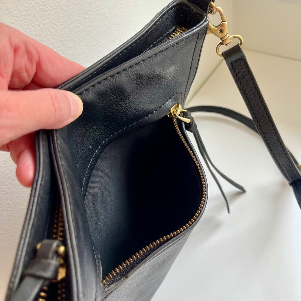 Restored Vintage Fossil Black Leather Crossbody Bag - Picture 8 of 10